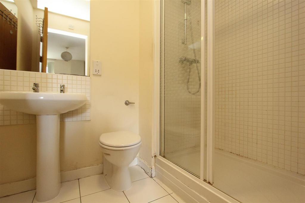 Ensuite.JPG