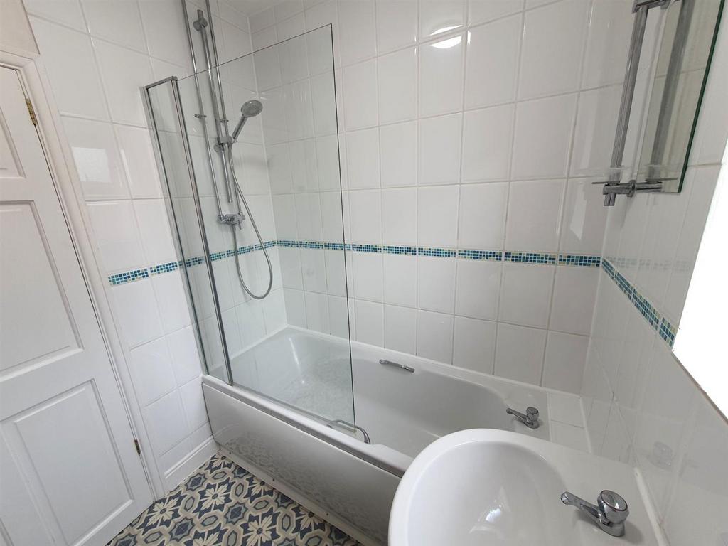 Bathroom..jpg