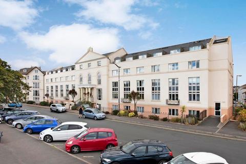 Den Crescent, Royal Court, TQ14