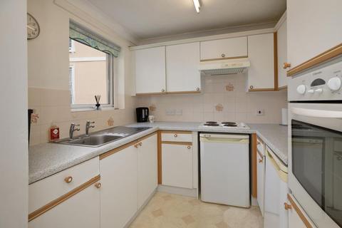 2 bedroom flat for sale, Den Crescent, Royal Court, TQ14