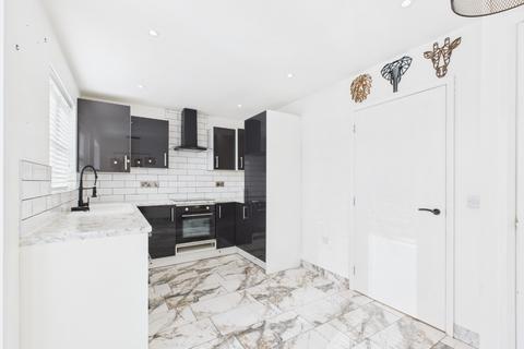 3 bedroom terraced house for sale, Shinewater Park, Kingswood, Hull, HU7 3DN