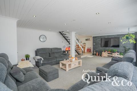 5 bedroom detached house for sale, Lottem Road, Canvey Island, SS8