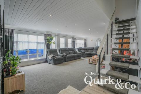 5 bedroom detached house for sale, Lottem Road, Canvey Island, SS8