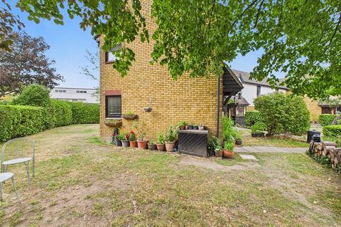 1 bedroom end of terrace house for sale, Hyacinth Close, Hampton