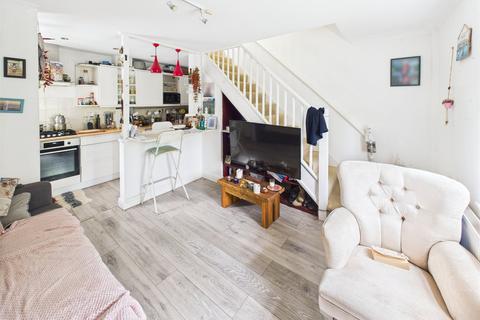 1 bedroom end of terrace house for sale, Hyacinth Close, Hampton