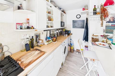 1 bedroom end of terrace house for sale, Hyacinth Close, Hampton