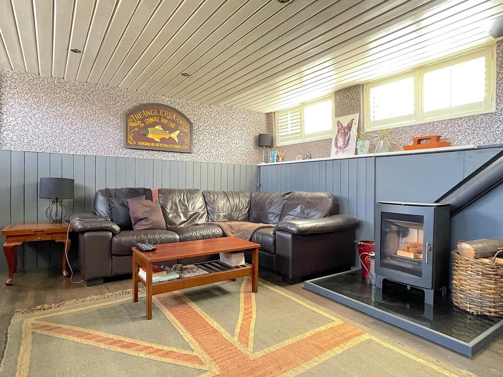 Saloon (3)