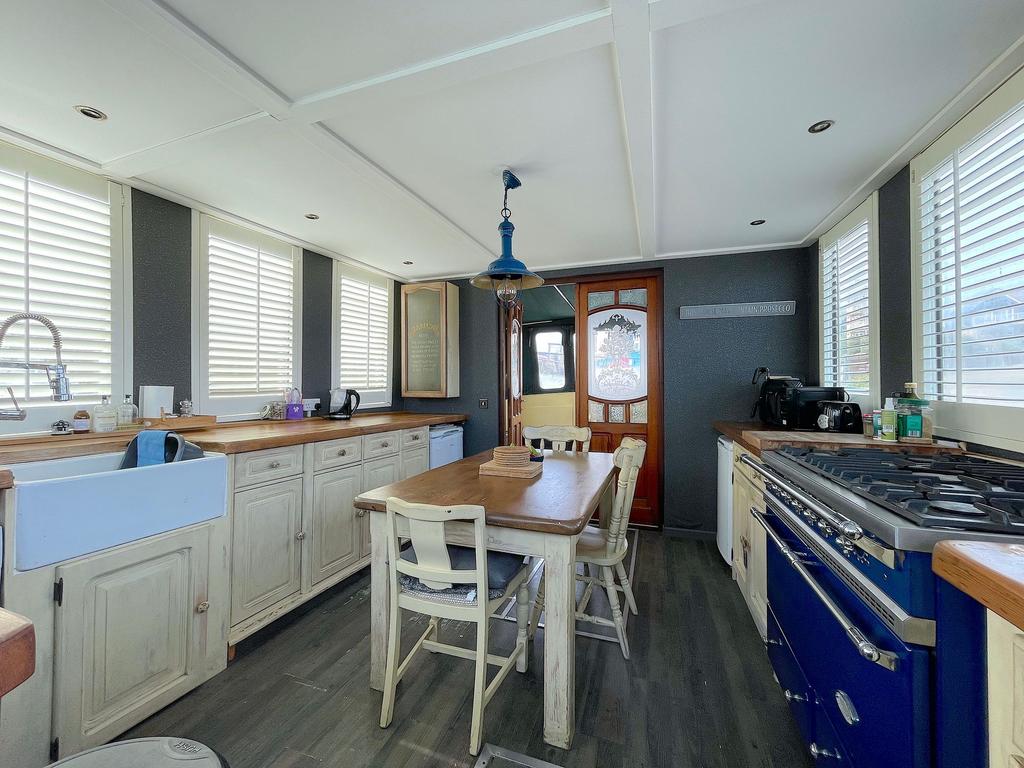 Kitchen (2)