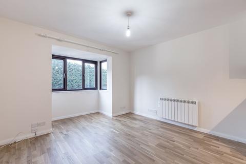 1 bedroom flat to rent, Lambert Court, Bushey Grove Road