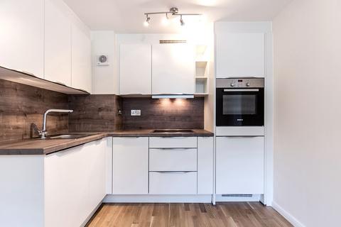 1 bedroom flat to rent, Lambert Court, Bushey Grove Road
