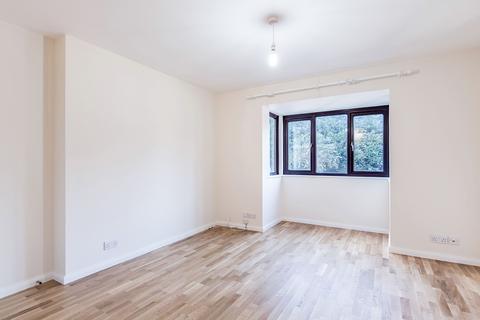 1 bedroom flat to rent, Lambert Court, Bushey Grove Road