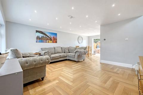 28 Goldsworthy Drive, Great Wakering, Southend-on-sea, SS3 0AU