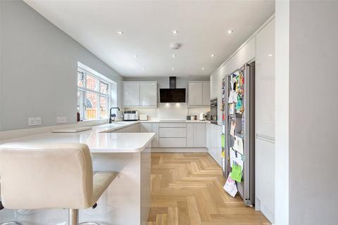28 Goldsworthy Drive, Great Wakering, Southend-on-sea, SS3 0AU