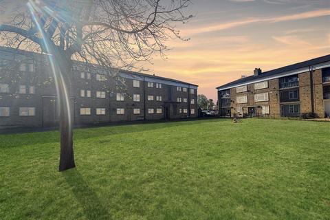 2 bedroom flat for sale, Everest Way, Hemel Hempstead HP2