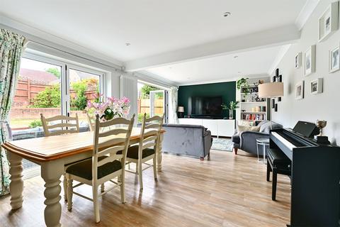 2 Chawton Close, Fleet, GU51 1BD