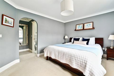 2 Chawton Close, Fleet, GU51 1BD