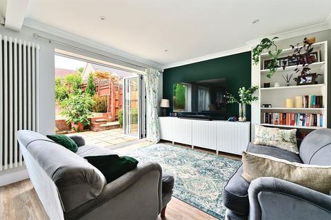 2 Chawton Close, Fleet, GU51 1BD
