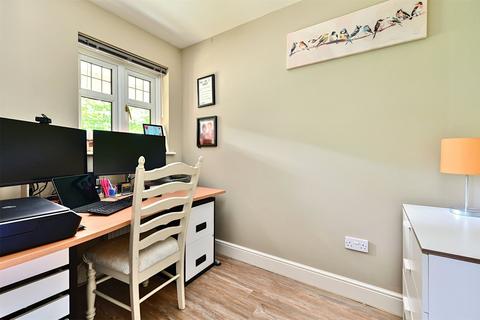 2 Chawton Close, Fleet, GU51 1BD