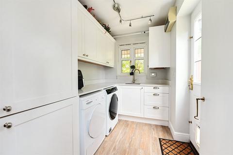 2 Chawton Close, Fleet, GU51 1BD
