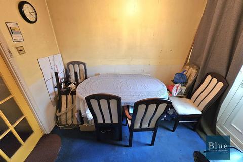 17 Ambleside Drive, Feltham, TW14 9QQ