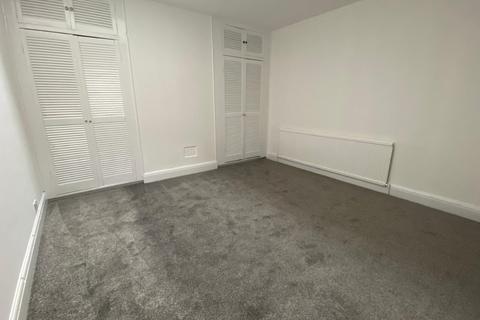 2 bedroom apartment to rent, Rochester Road, Gravesend, Kent, DA12 4TY