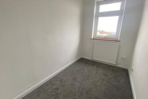 2 bedroom apartment to rent, Rochester Road, Gravesend, Kent, DA12 4TY
