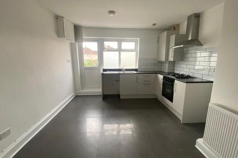 2 bedroom apartment to rent, Rochester Road, Gravesend, Kent, DA12 4TY