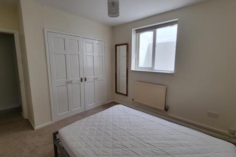 1 bedroom flat to rent, North Street,  Swindon,  SN1