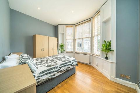 2 bedroom flat to rent, Hayter Road, London SW2