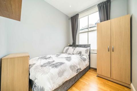 2 bedroom flat to rent, Hayter Road, London SW2