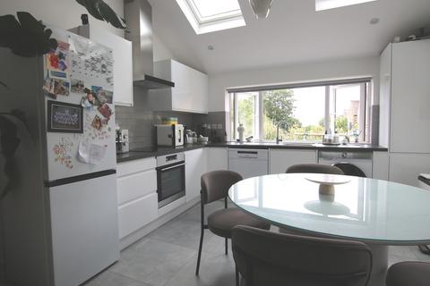 3 bedroom ground floor flat to rent, Holland Road, Kensal Rise, London