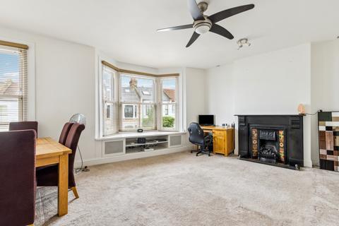 2 bedroom apartment for sale, Linden Avenue, London NW10