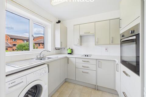 2 bedroom terraced bungalow for sale, Kennet Court, Wokingham