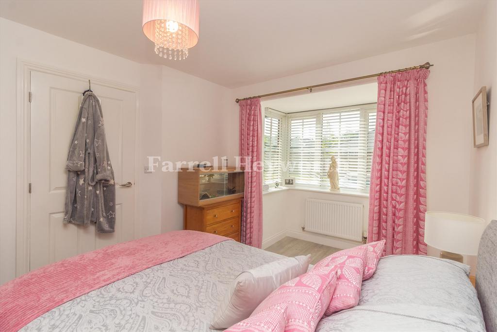 Bedroom 1 image 2