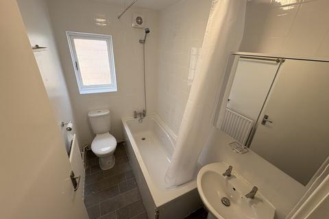 1 bedroom apartment to rent, Fore Street, London N9