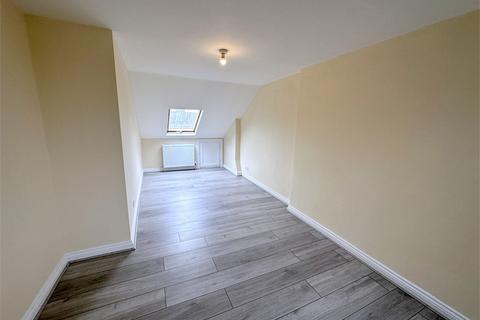 4 bedroom flat to rent, Springrice Road, Hither Green, London,