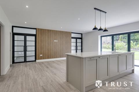 4 bedroom detached house for sale, West Lane, Gomersal, BD19