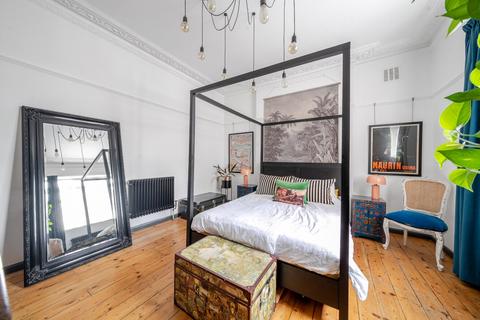 2 bedroom flat for sale, Catford Hill, London, SE6