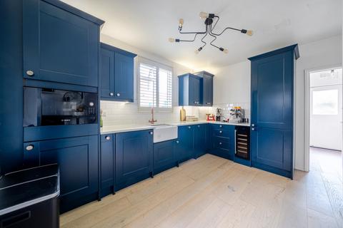 2 bedroom flat for sale, Catford Hill, London, SE6