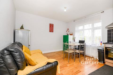 2 bedroom flat to rent, Roxeth Green Avenue, Harrow, HA2