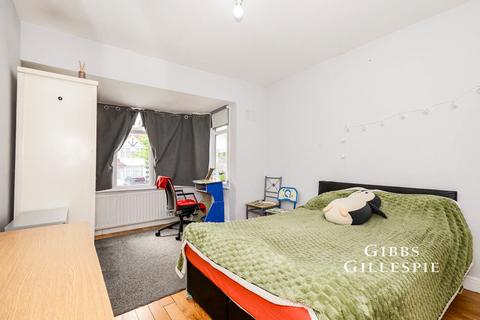2 bedroom flat to rent, Roxeth Green Avenue, Harrow, HA2