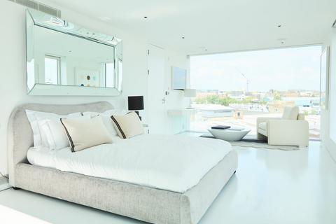 3 bedroom flat to rent, Grafton Road, Kentish Town, London