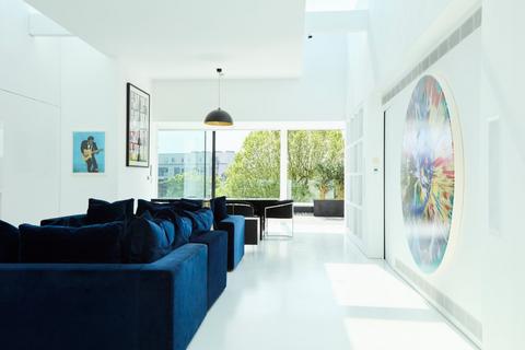 3 bedroom flat to rent, Grafton Road, Kentish Town, London