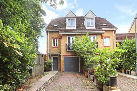 1 Ashdown Close, Woking, GU22 7PG