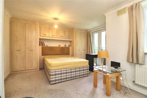 1 Ashdown Close, Woking, GU22 7PG