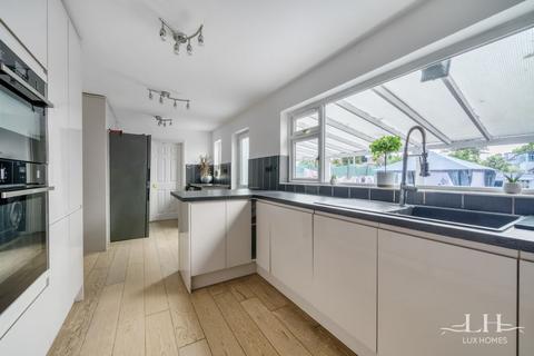 129 Upper Rainham Road, Hornchurch, RM12 4ES
