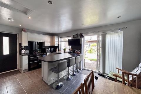 3 bedroom semi-detached house for sale, Wern Gifford, Pandy