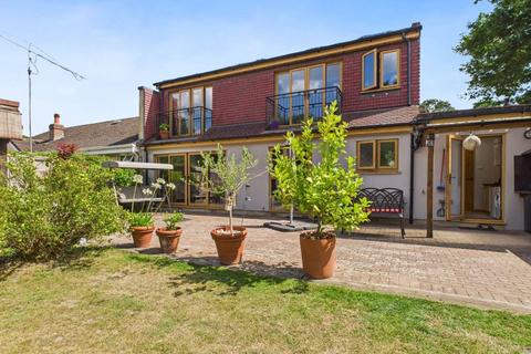 14 Heathway, Chaldon, Caterham, CR3 5DL