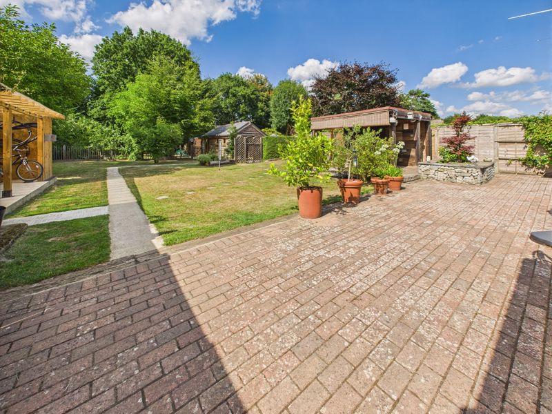 REAR PATIO & GARDEN
