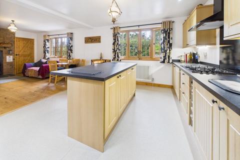 14 Heathway, Chaldon, Caterham, CR3 5DL